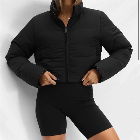 All Things Golden THE VEGAN PUFF™ REVERSIBLE CROP JACKET - PATENT/BLACK - Picture 7 of 13